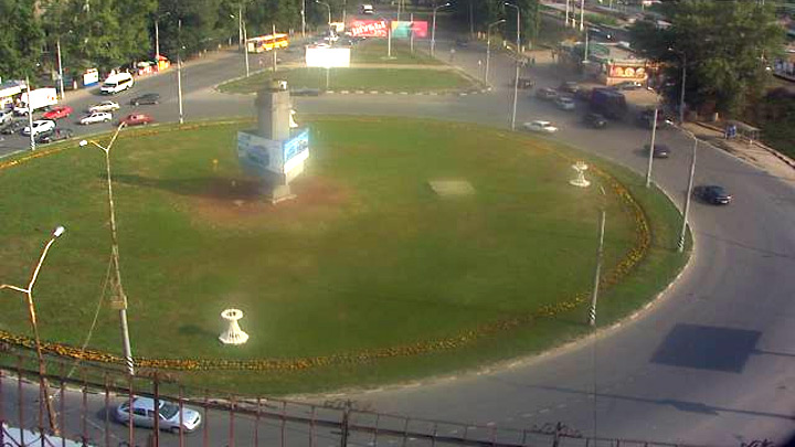 Онлайн веб-камера на перекрёстке Шехурдина/Строителей